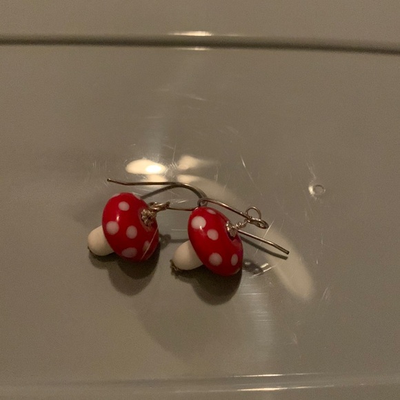 EARRINGS - Picture 1 of 2